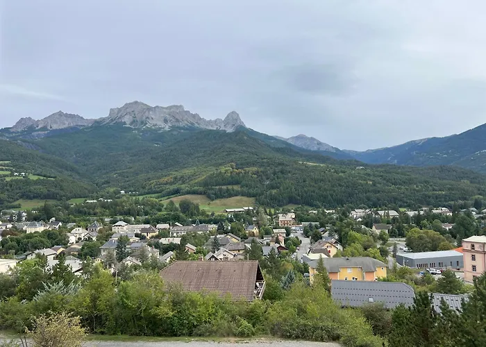 Terrasse Adroit T2 Barcelonnette - Wi-Fi Gratuit - 7 Couchages