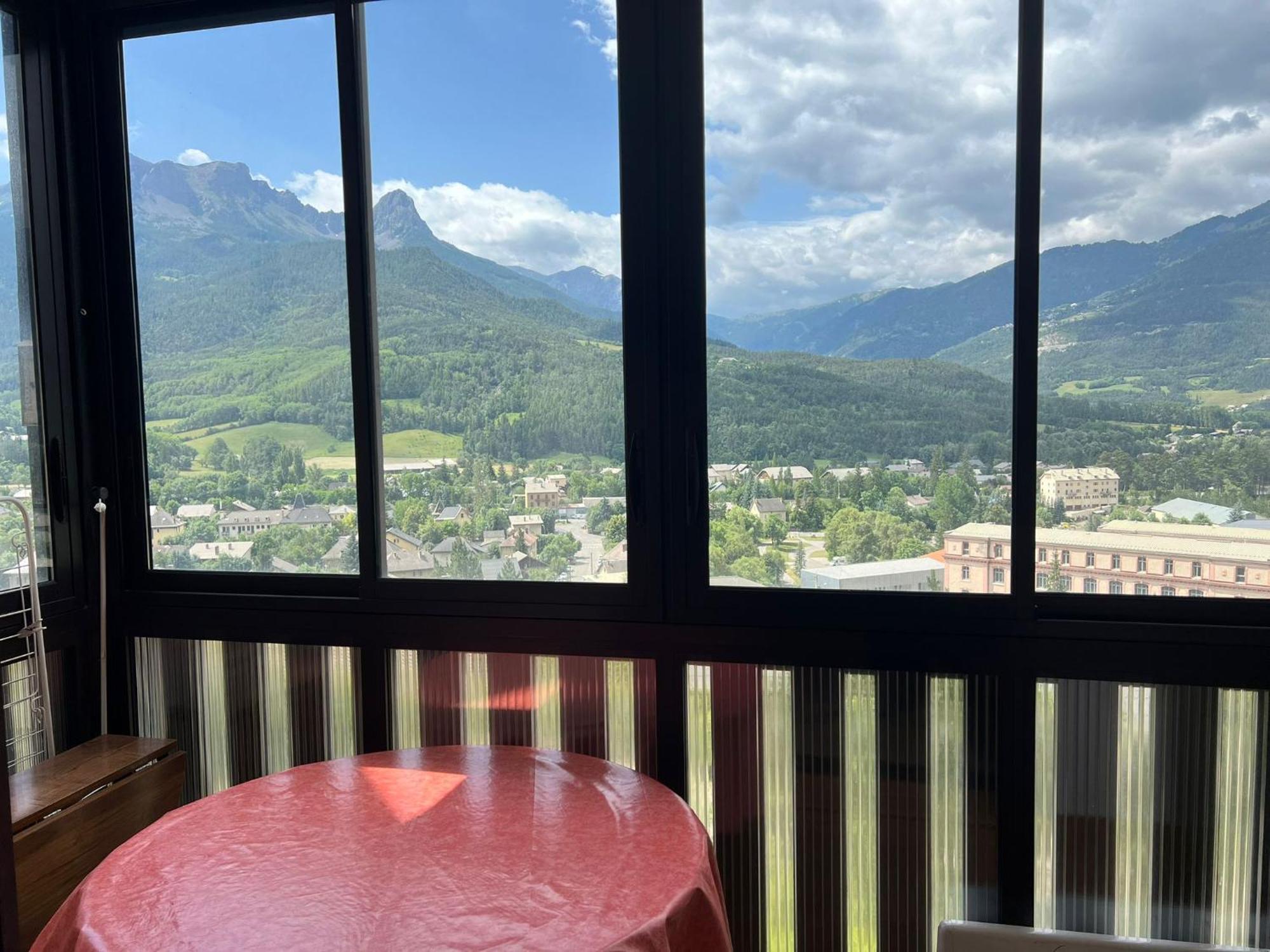 Terrasse Adroit T2 - Wi-fi Gratuit - 7 Couchages Barcelonnette